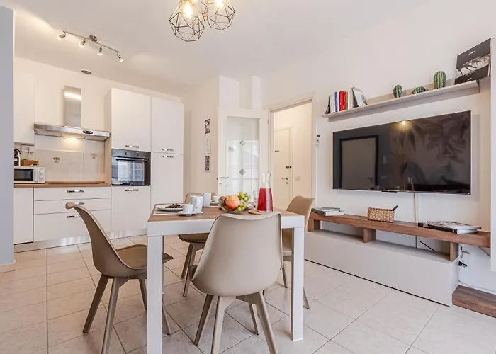 Cozy Scacciapensieri Apartment